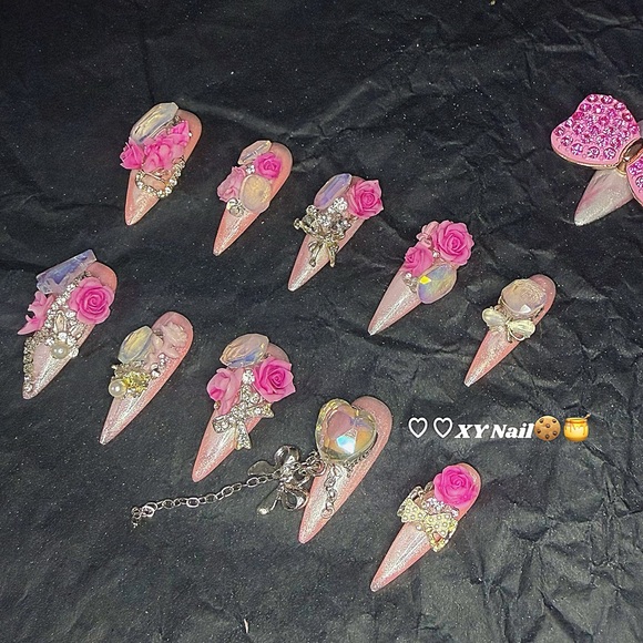 Pink Roses Nail Set - Picture 2 of 2